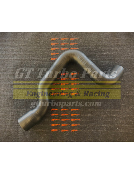 Manguito inferior de radiador relocalizado