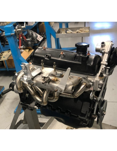 Reconstrucción de motor con rodaje y comprobación en banco.