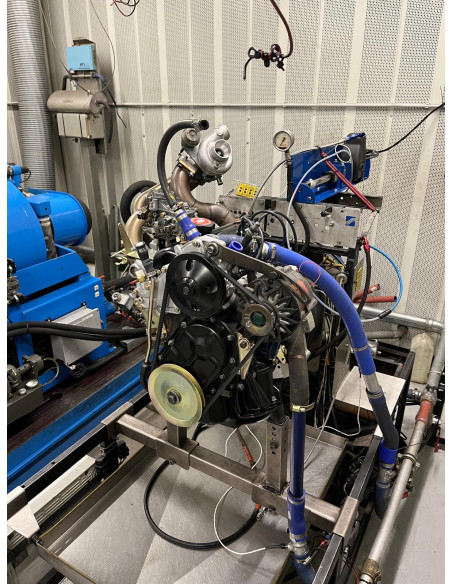 Reconstrucción de motor con rodaje y comprobación en banco.