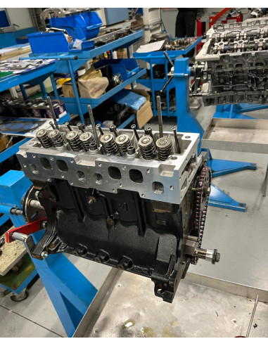 Reconstrucción de motor con rodaje y comprobación en banco.