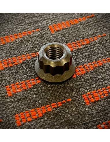 Head stud and nut kit